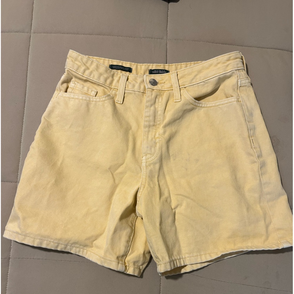 pale yellow shorts 💛